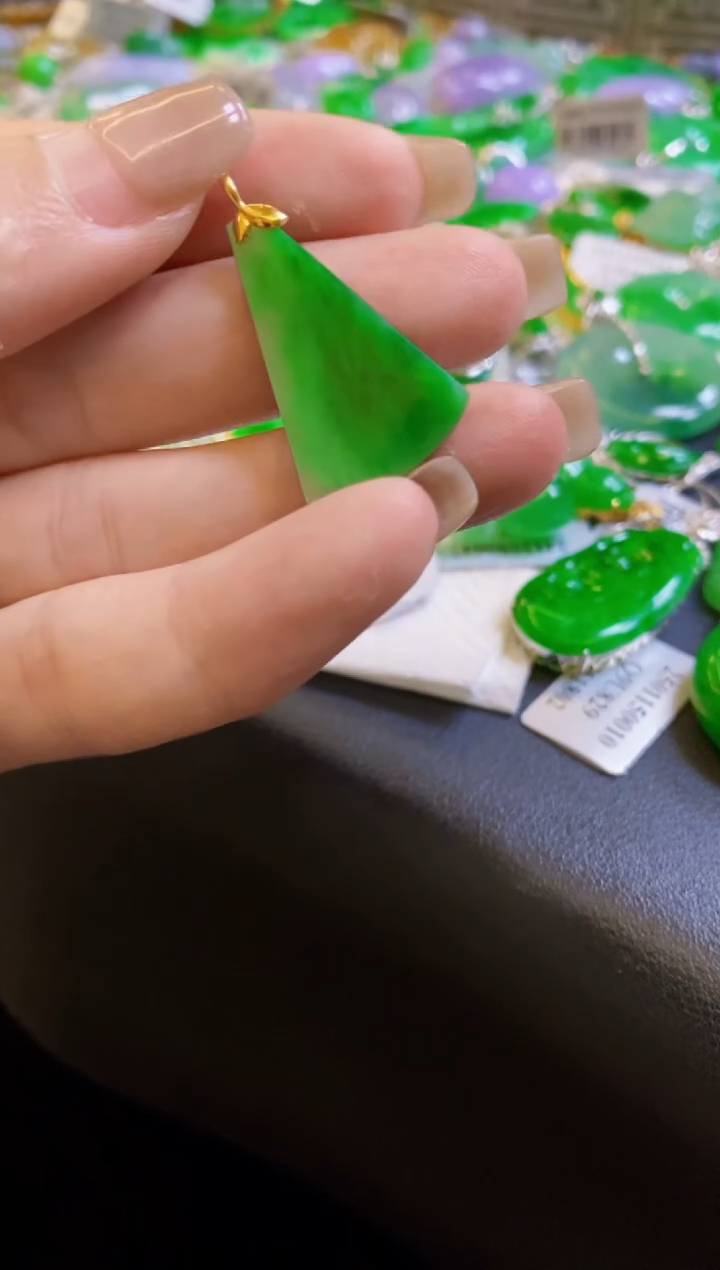 【闪购商品】定制翡翠18K金镶嵌吊坠