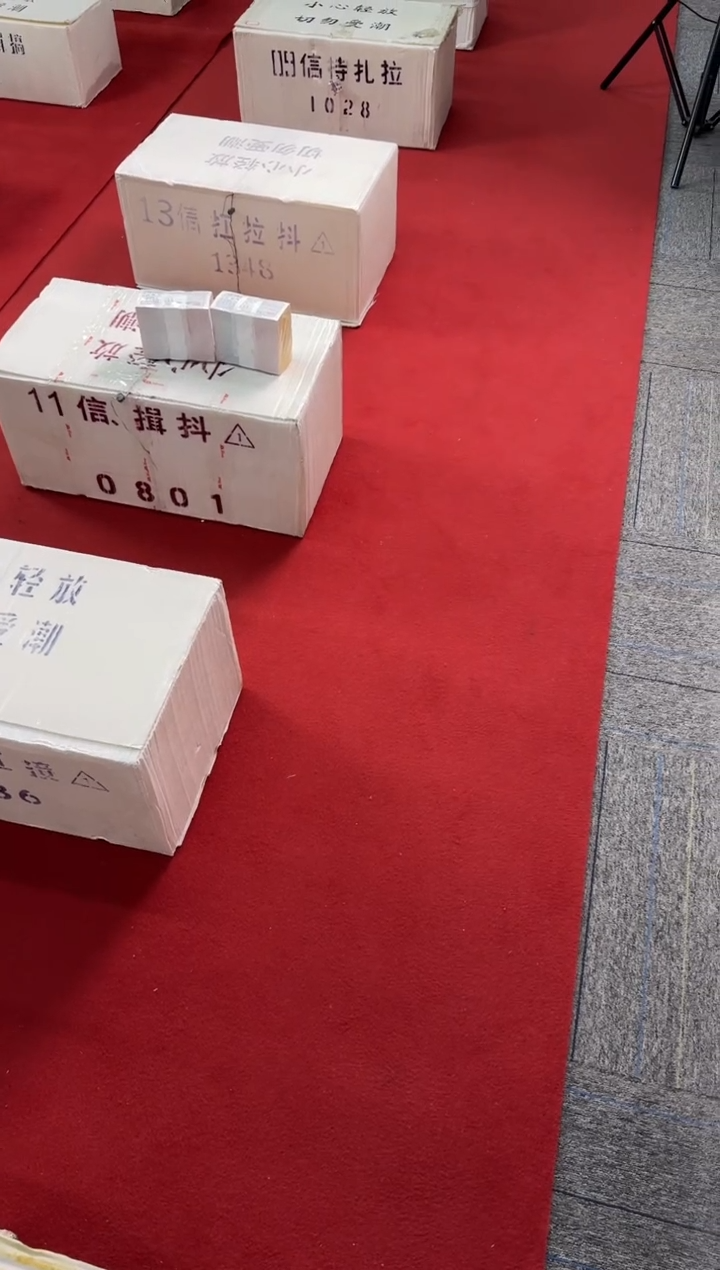 【闪购商品】05整捆千张连号 银行保真鉴定