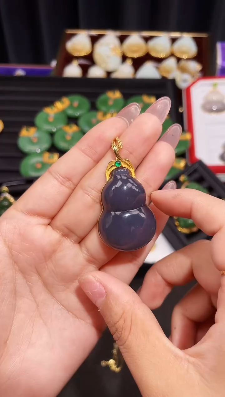 和田玉18K金镶嵌吊坠(赠链)35MM多样性发一