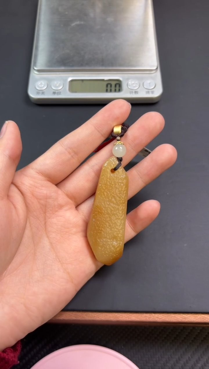 【闪购商品】和田玉吊坠(赠链)未镶嵌且末金山微色差吊坠