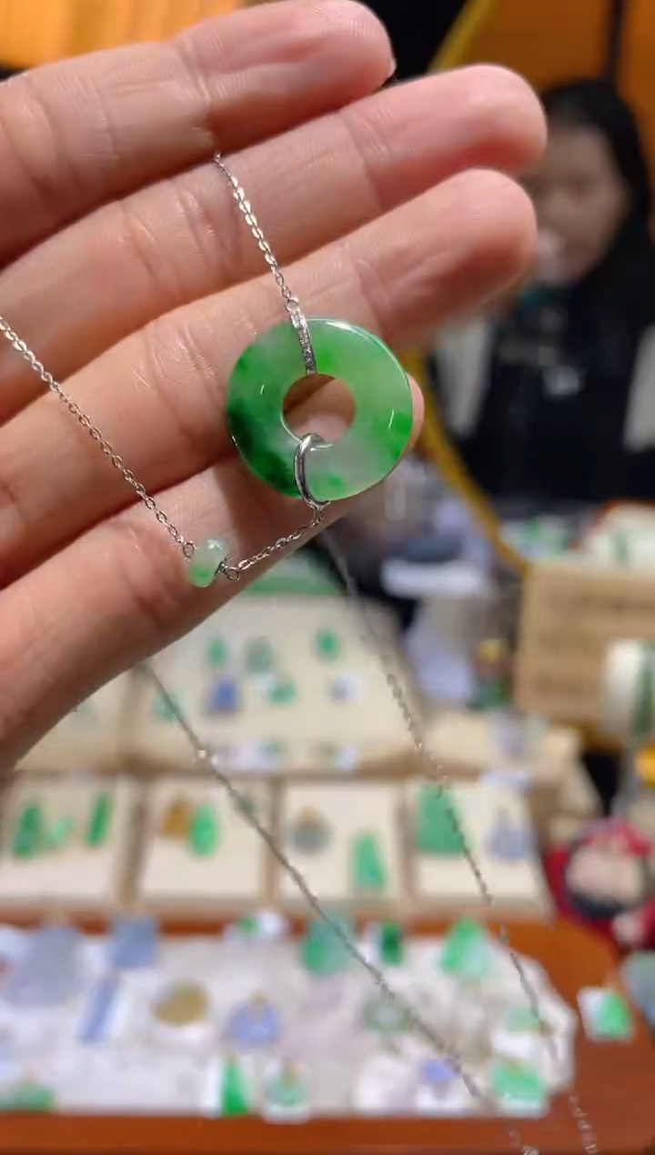【闪购商品】翡翠颈饰18K金镶嵌假一赔三