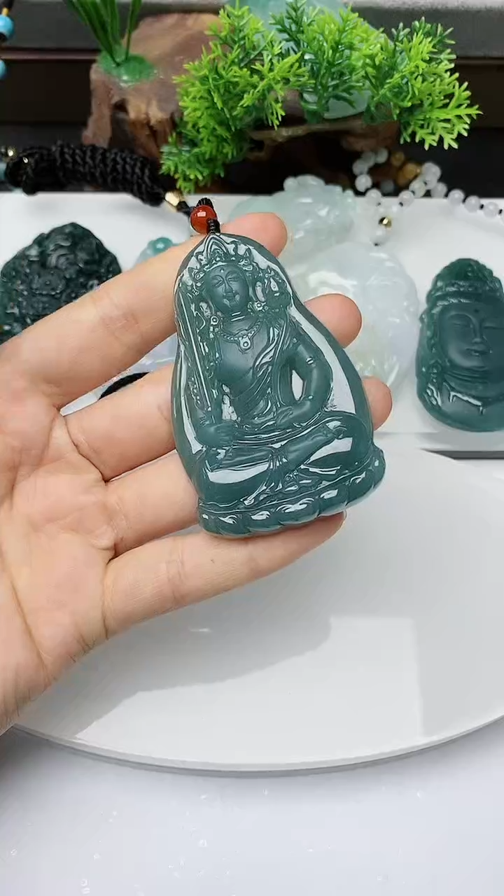 【闪购商品】翡翠颈饰未镶嵌         