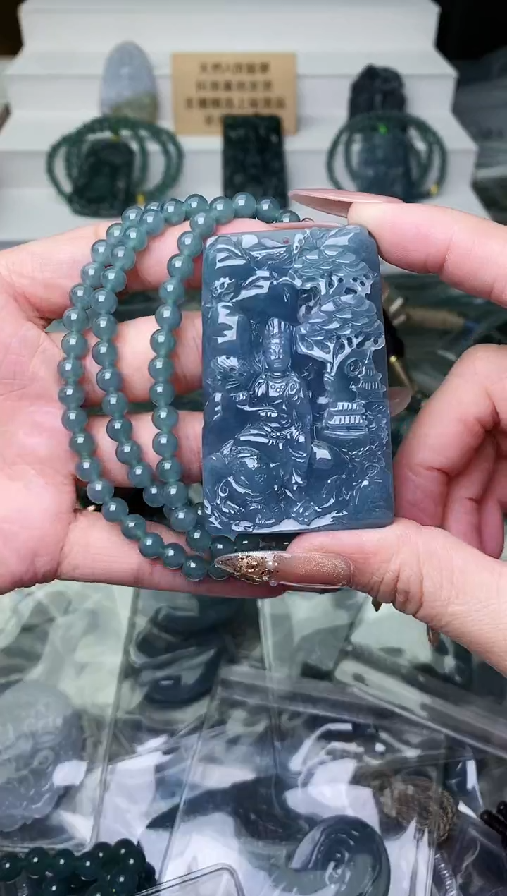 颈饰未镶嵌翡翠 