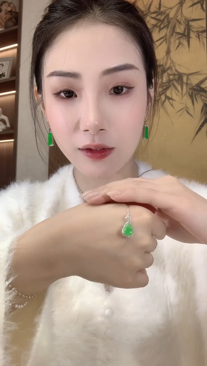 【闪购商品】翡翠吊坠(不含链)18K金镶嵌A26