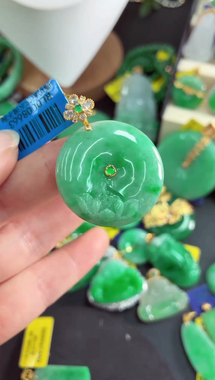 吊坠(不含链)未镶嵌翡翠挂件