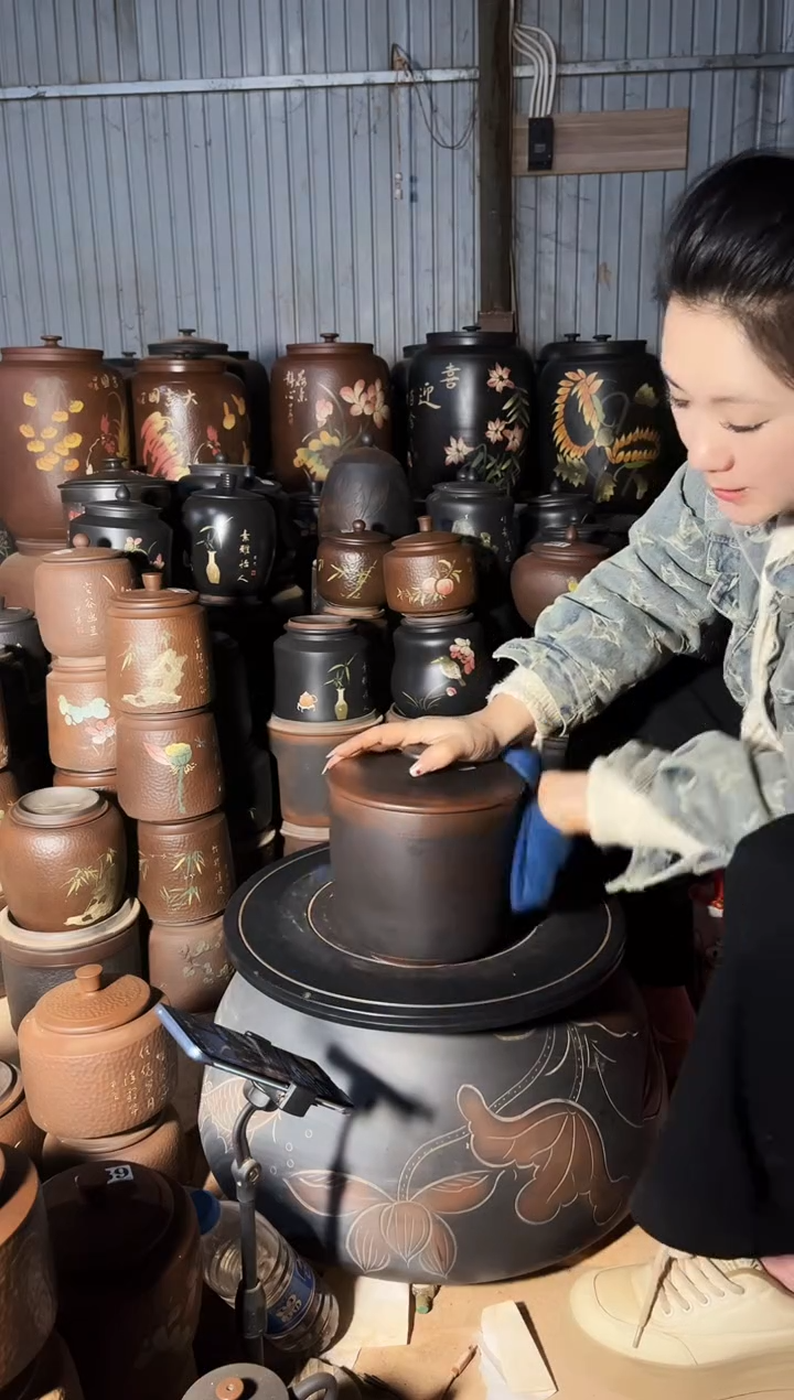 【闪购商品】壶瑕疵茶叶罐 小五饼皮革变形 375