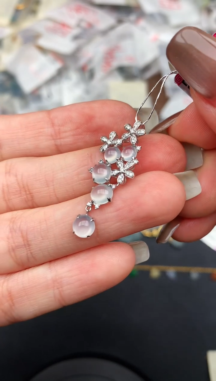 18K金镶嵌挂件翡翠—