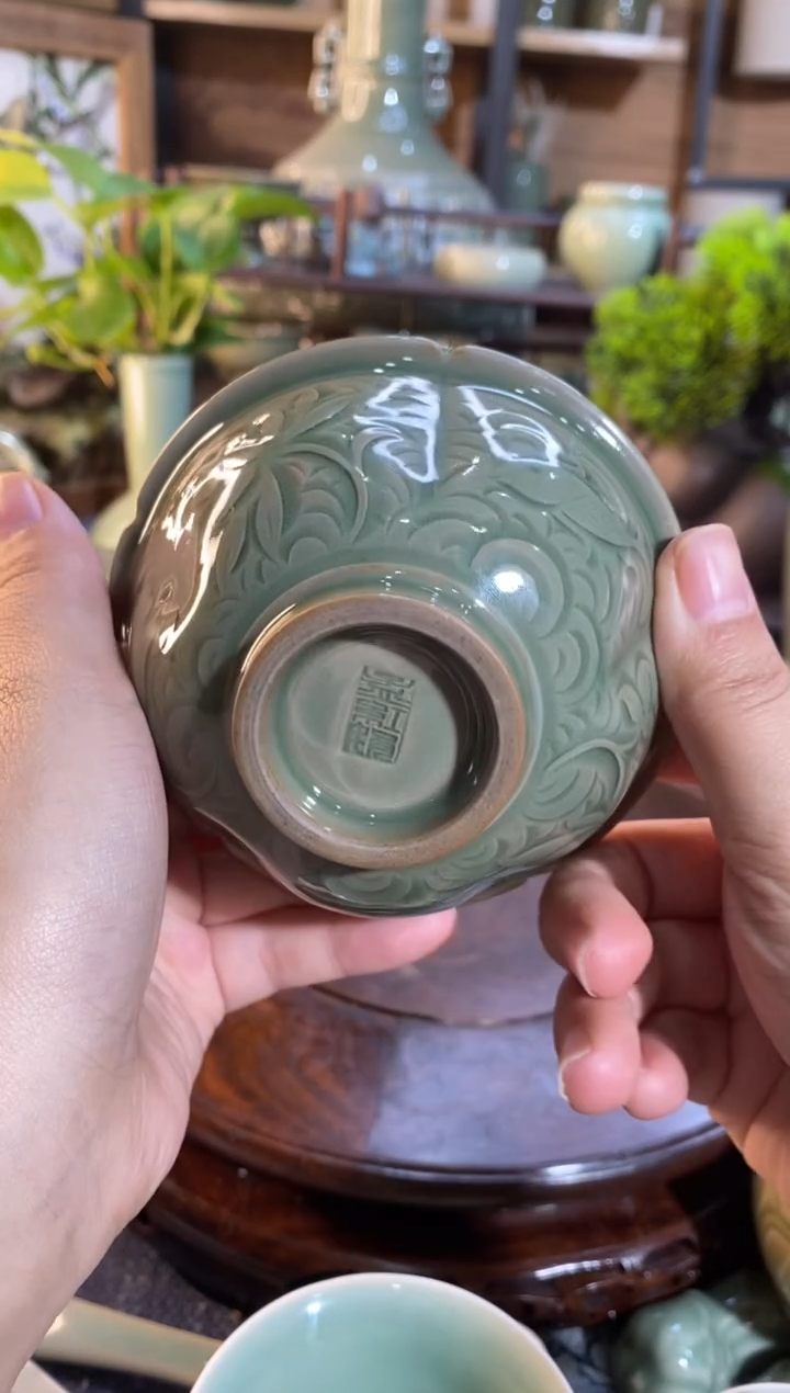 【闪购商品】900059大师底款出筋杯1只