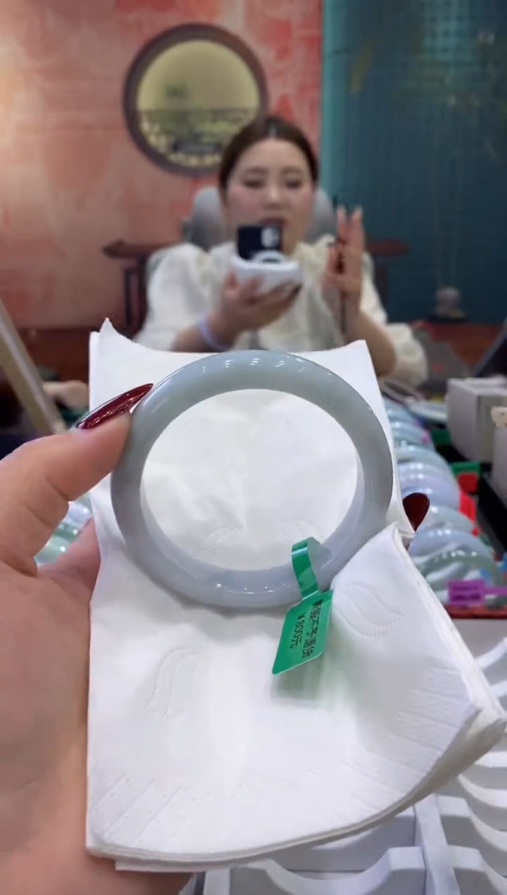 【闪购商品】翡翠手镯未镶嵌多人0010974