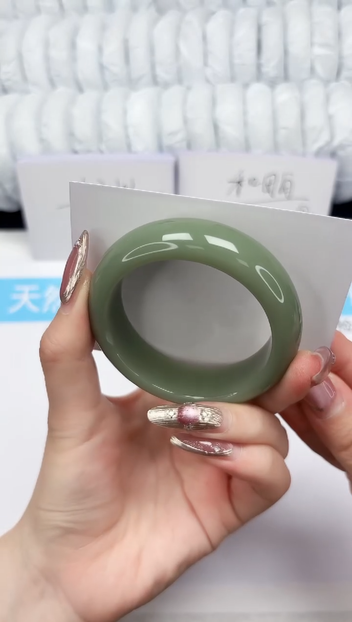 【闪购商品】石英质玉手镯未镶嵌199-