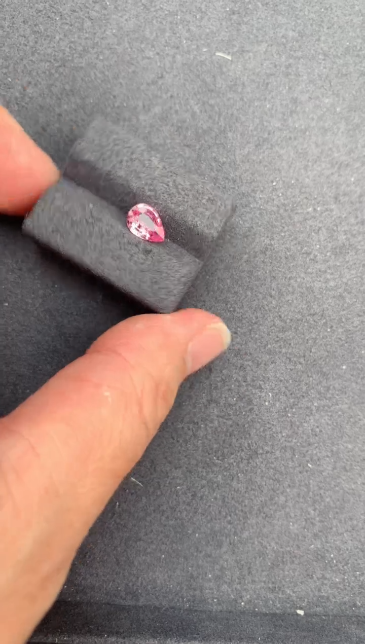 【闪购商品】彩色蓝宝石裸石未镶嵌97分帕帕拉恰