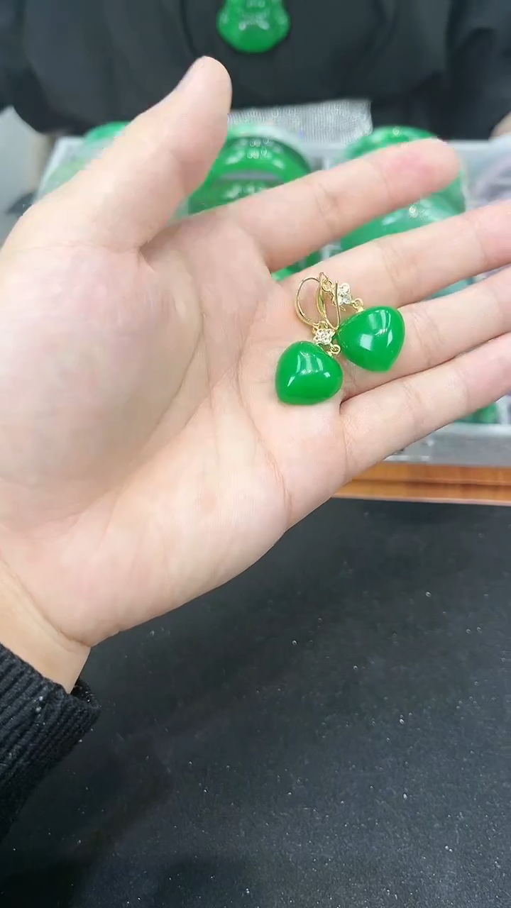 【闪购商品】翡翠耳饰未镶嵌h20 辣阳绿爱心耳钉