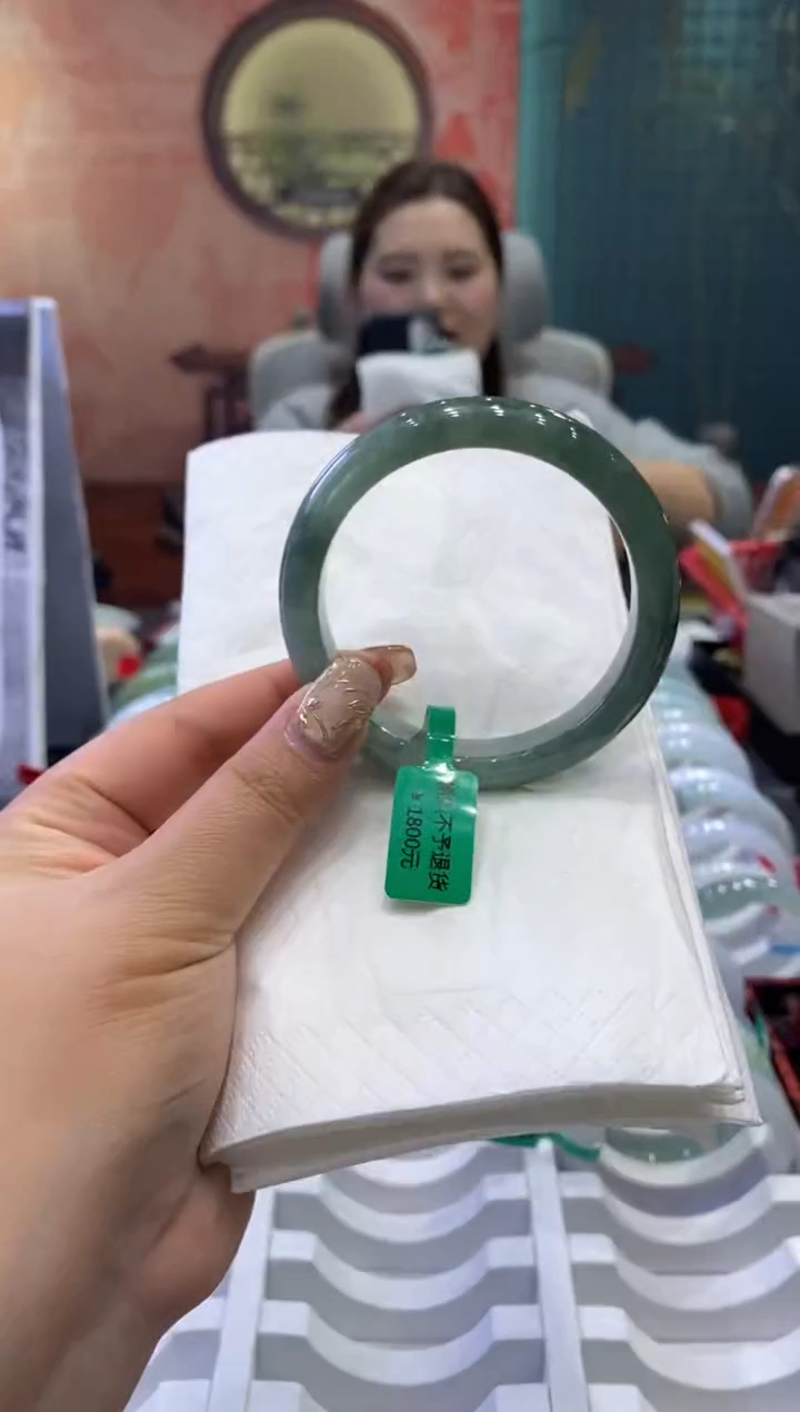 【闪购商品】翡翠手镯未镶嵌多人0011144