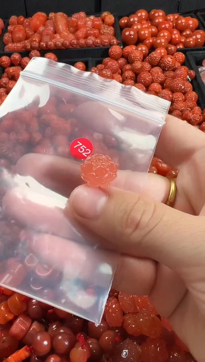 颈饰未镶嵌南红玛瑙1