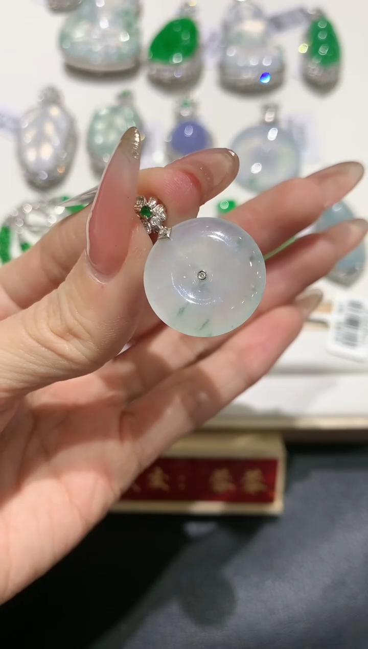 【闪购商品】翡翠吊坠(不含链)18K金镶嵌团购1