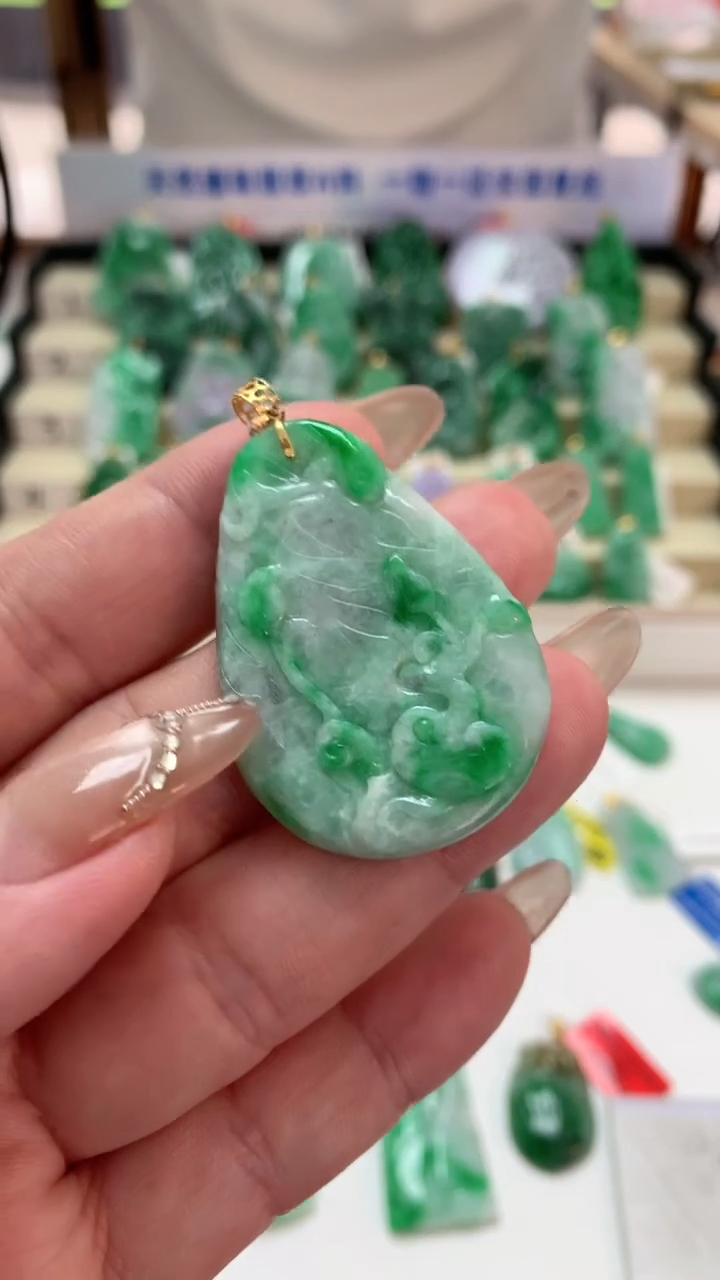 【闪购商品】翡翠吊坠(不含链)18K金镶嵌挂件