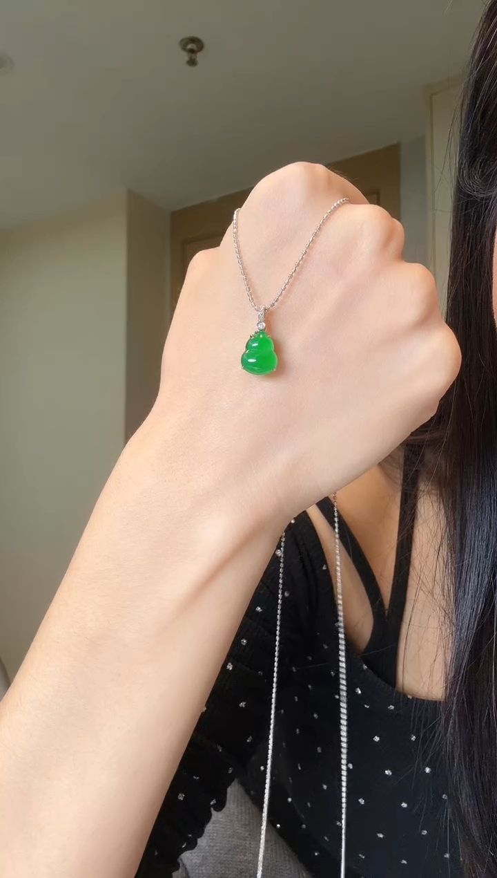 【闪购商品】翡翠吊坠(不含链)18K金镶嵌天然翡翠吊坠