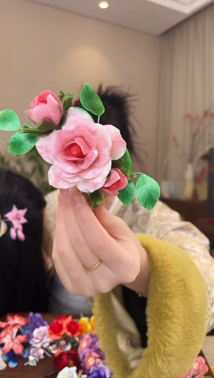 刺绣粉色玫瑰花边夹