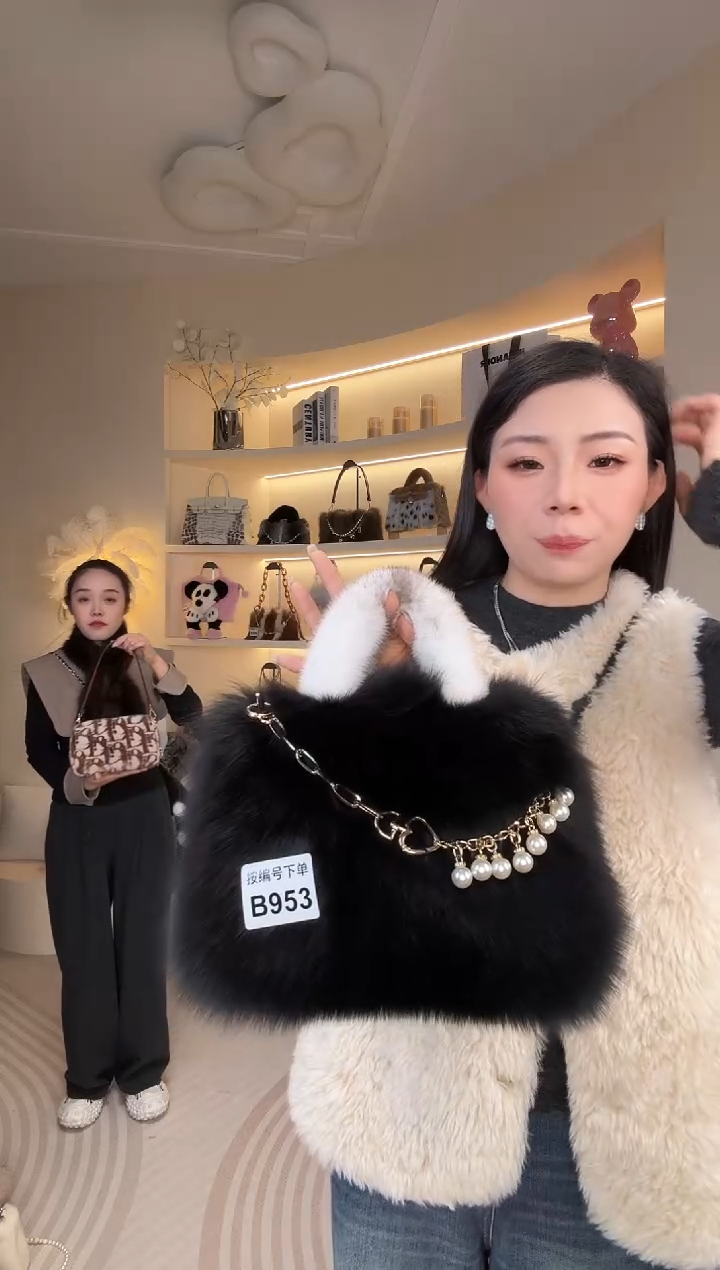 狐狸毛【闪购商品】女包B953