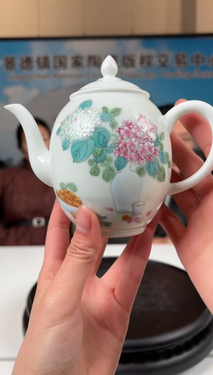 【闪购商品】壶F22【人间瓷画】《程晶晶》