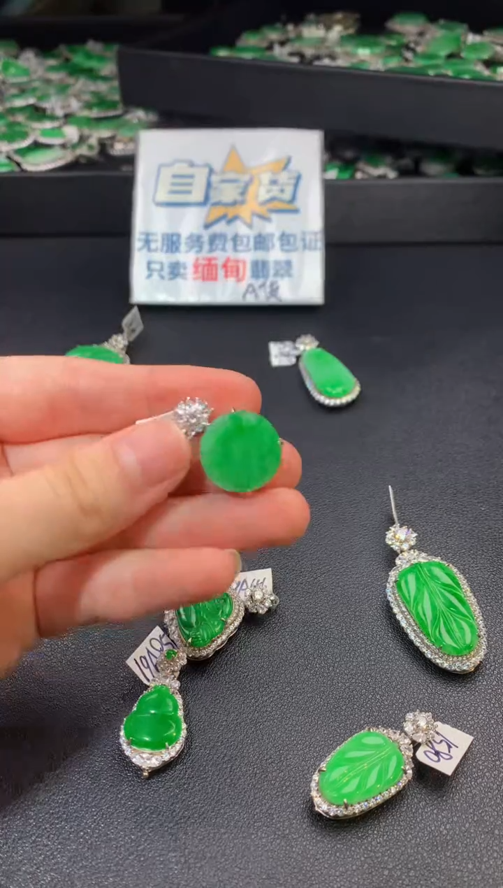 【闪购商品】翡翠颈饰银S925镶嵌翡翠