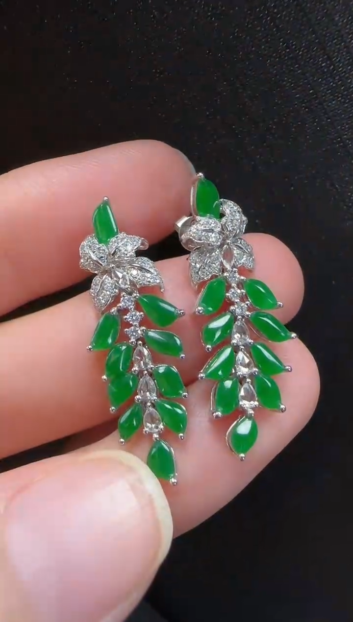 18K金镶嵌翡翠耳饰431随形一对