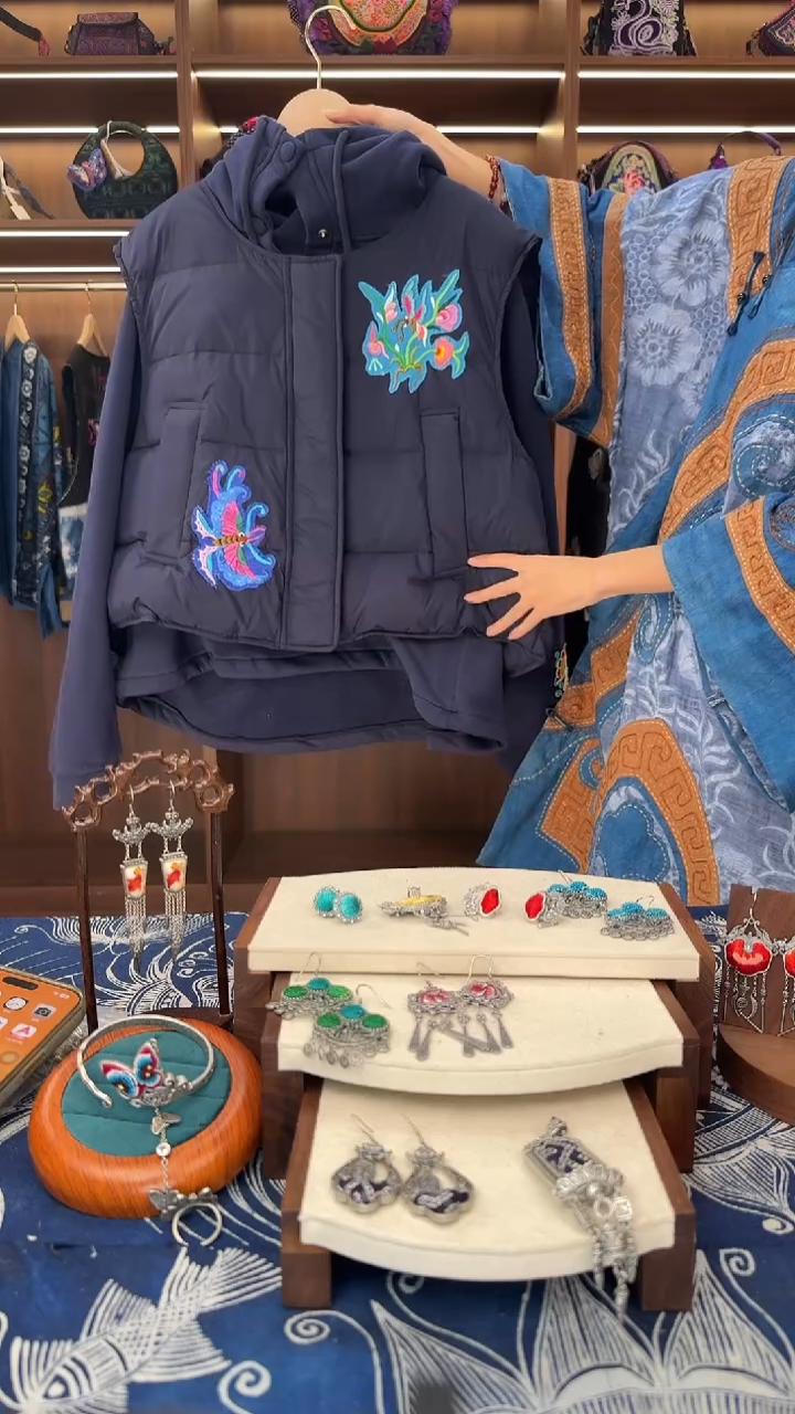 织绣开***乐L658黔东南苗族刺绣