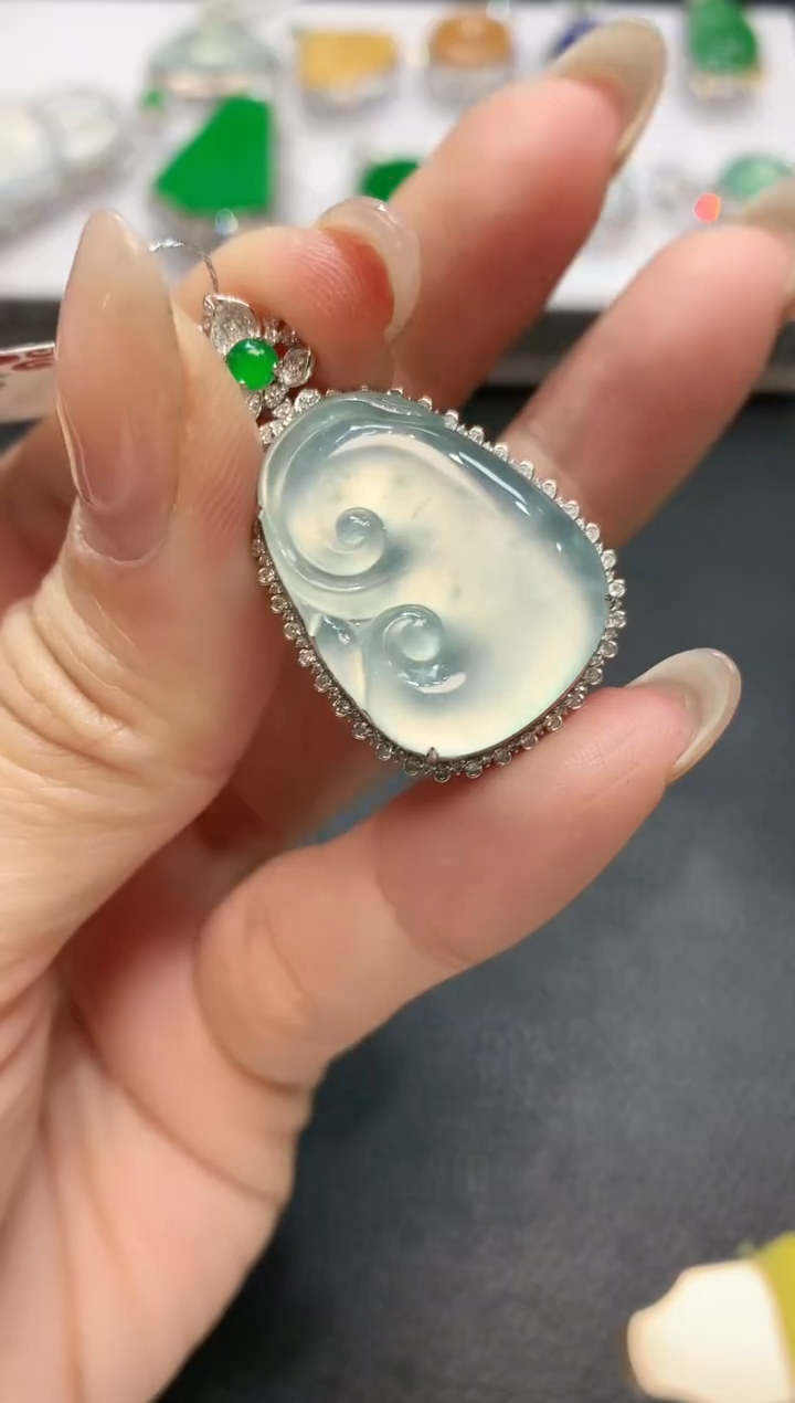 【闪购商品】翡翠吊坠(不含链)18K金镶嵌C18