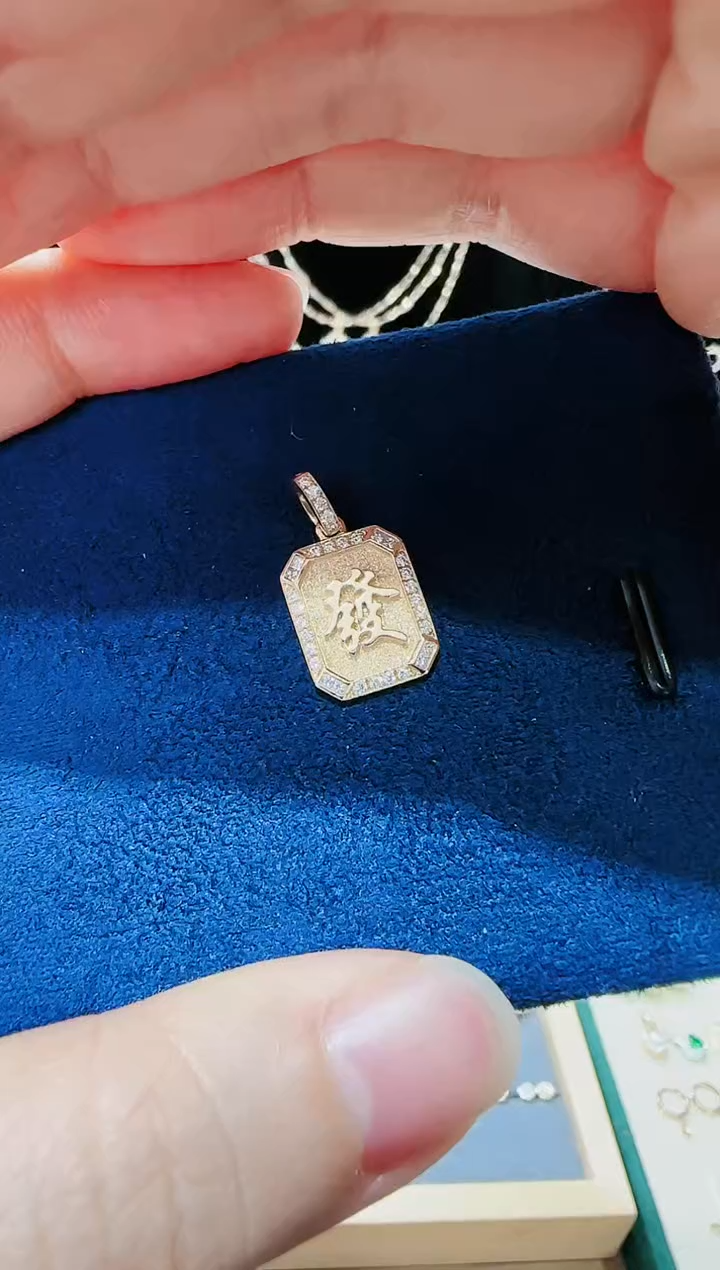 【闪购商品】钻石吊坠18K金镶嵌钻石吊坠