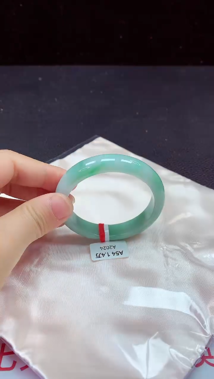 【闪购商品】翡翠手镯未镶嵌镯子54+