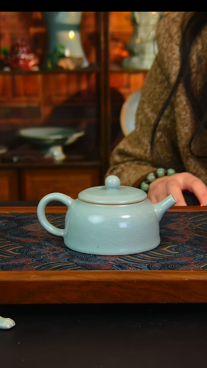 瓷片支钉烧仿古釉半月壶，微瑕