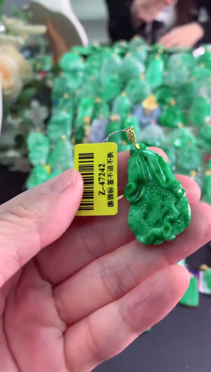 【闪购商品】翡翠吊坠(不含链)18K金镶嵌挂件
