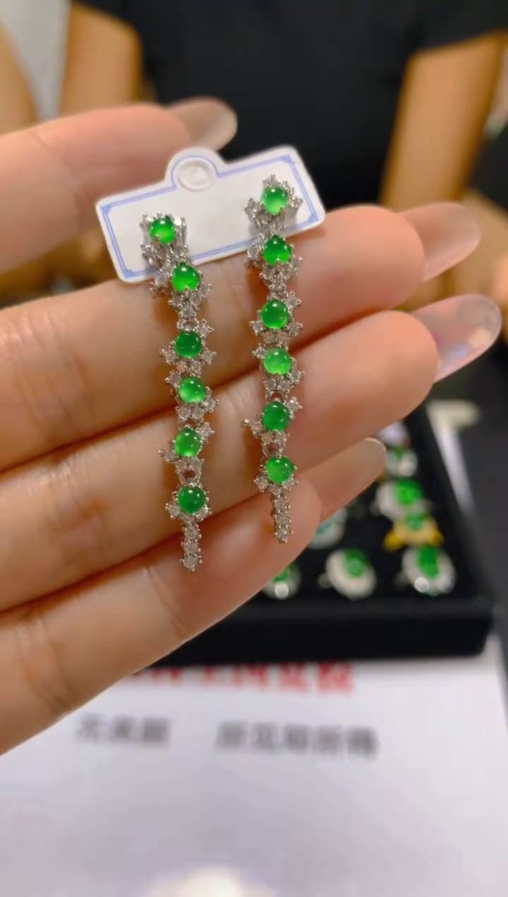 翡翠未镶嵌耳饰多样性发一