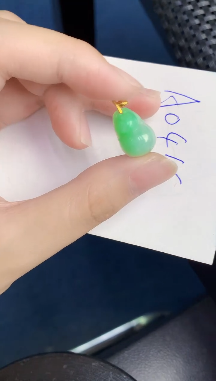 翡翠18K金镶嵌颈饰0000000000