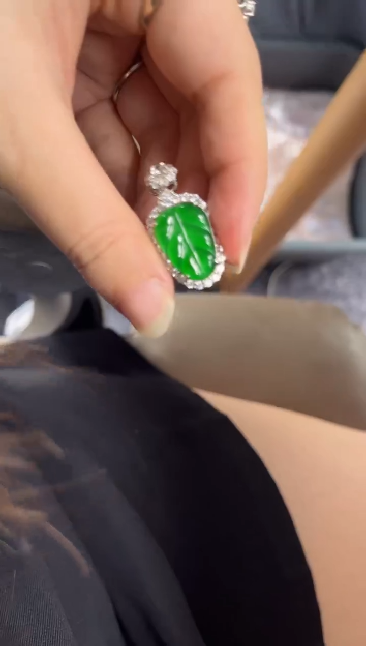 翡翠未镶嵌颈饰0801318387