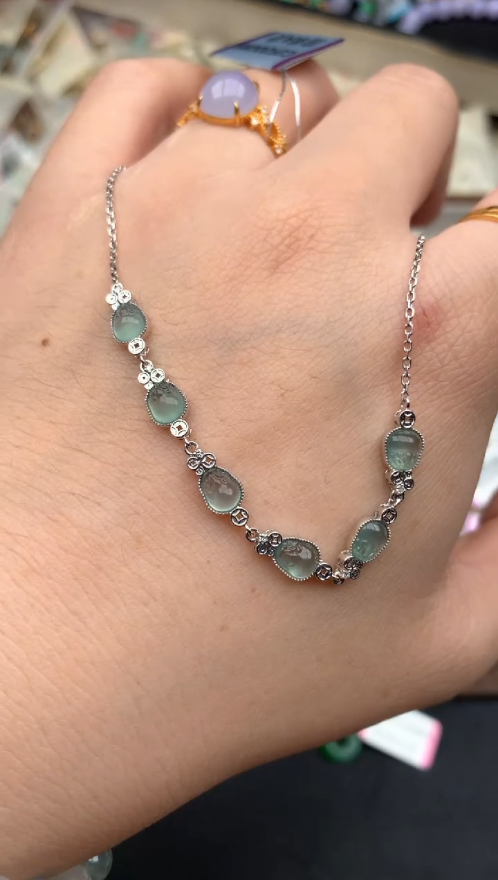 18K金镶嵌挂件翡翠一