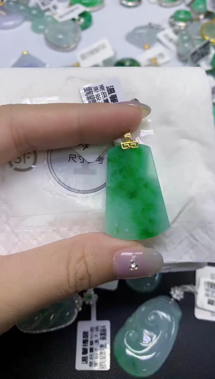 颈饰18K金镶嵌翡翠天然缅甸翡翠A货百元以上9元证书费自理