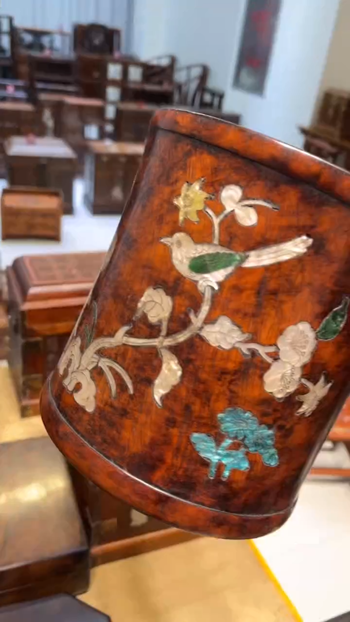 【闪购商品】木螺钿喜鹊登梅笔筒