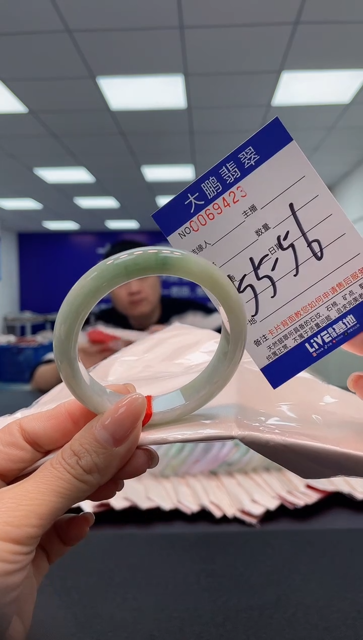 【闪购商品】翡翠手镯未镶嵌AAAAAAAAAA
