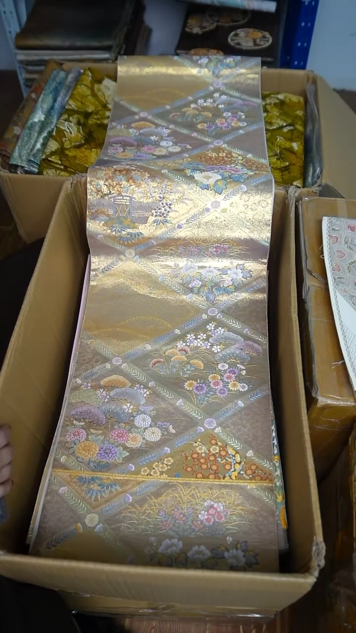 织绣8织金菱格花卉
