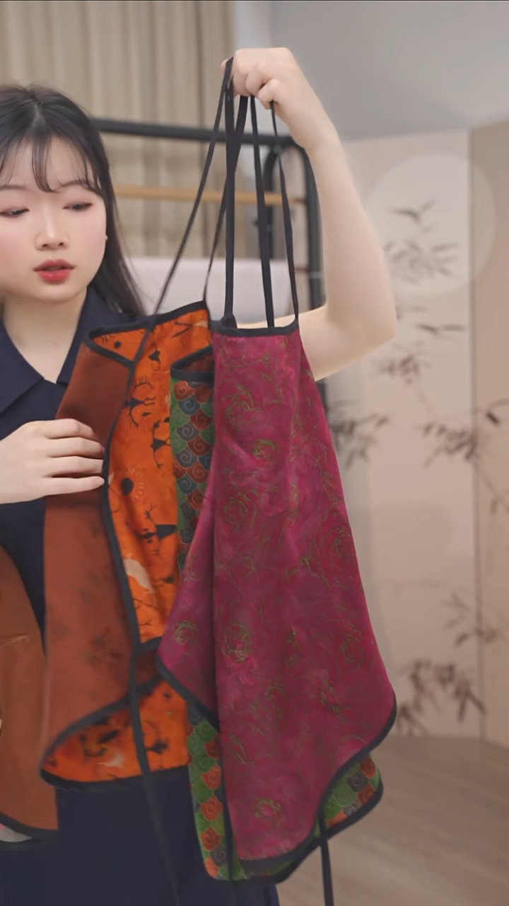 喵*喵三个桑蚕丝肚兜