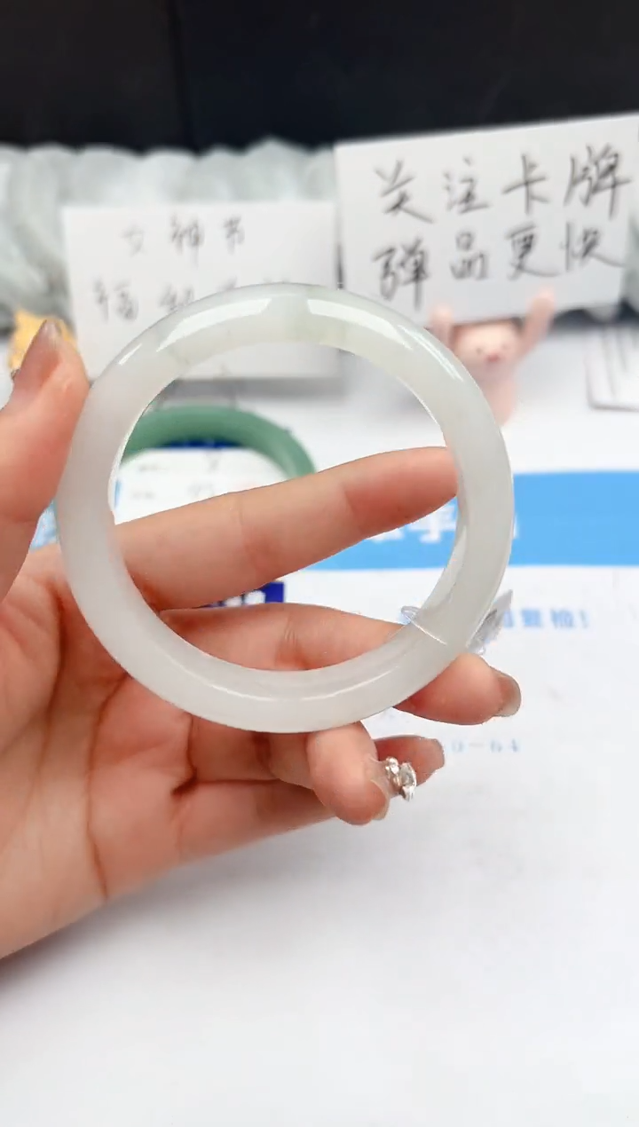 【闪购商品】石英质玉手镯未镶嵌9-PB