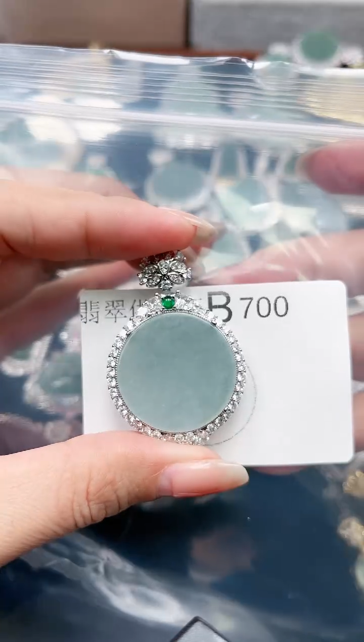 【闪购商品】翡翠颈饰未镶嵌700赠皮绳