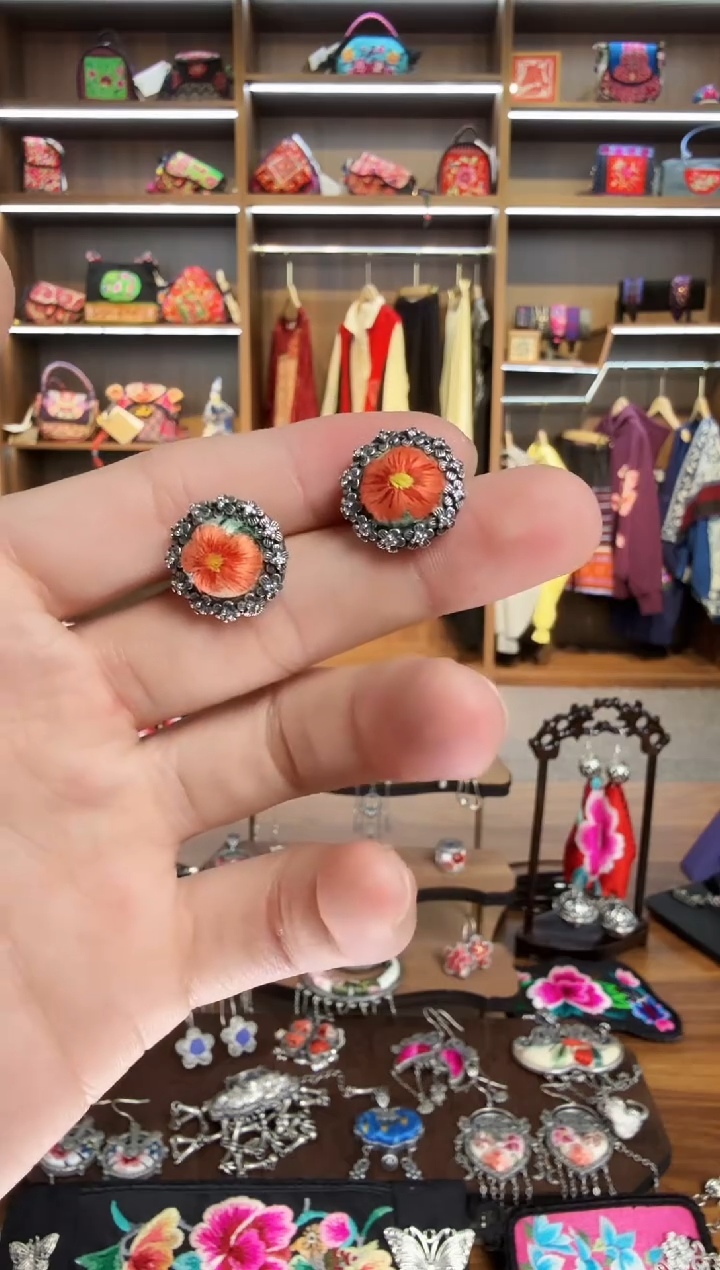 【闪购商品】织绣126蒙阿苏苗绣传承