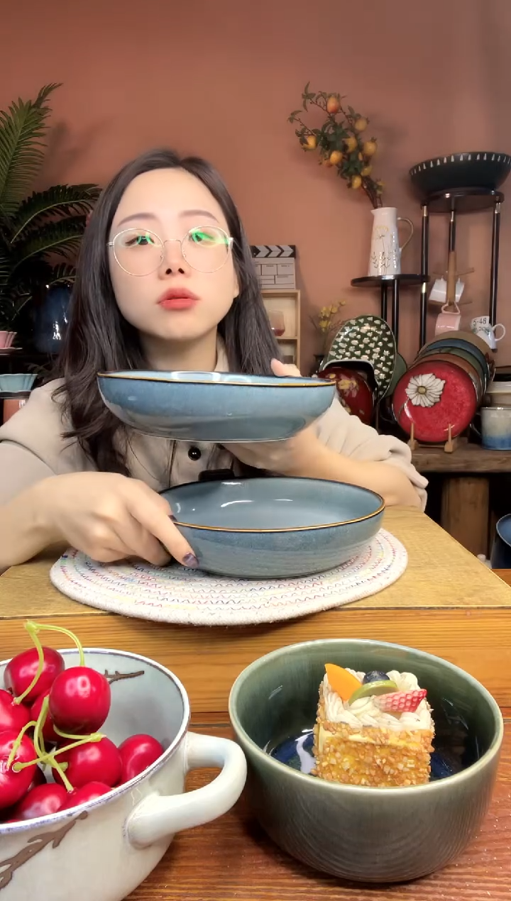 陶瓷8英寸手绘描边深盘 2件 微瑕疵