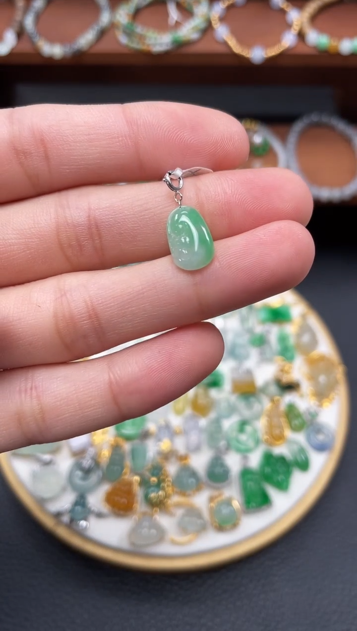 【闪购商品】翡翠吊坠(不含链)18K金镶嵌一个   JK681