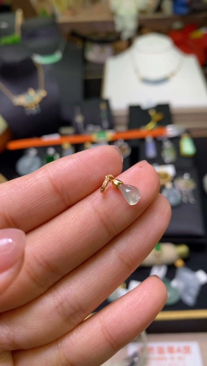 【闪购商品】翡翠颈饰18K金镶嵌净货18078