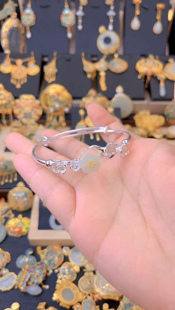 【闪购商品】和田玉手镯银S925镀金镶嵌梅花手镯