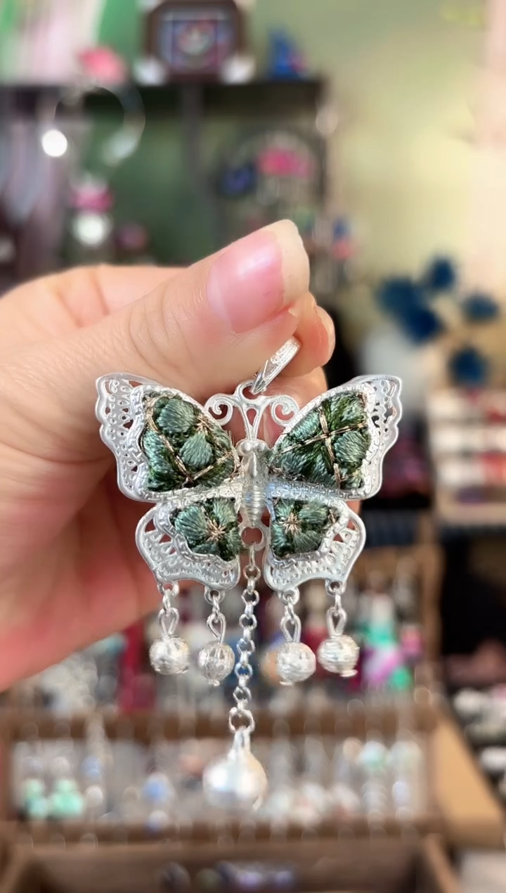 彩云南阁非遗老绣苗银饰品207