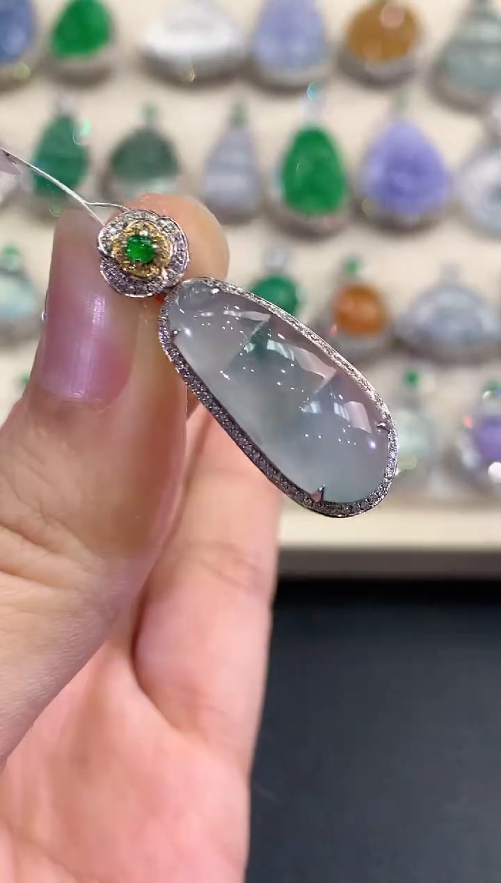 【闪购商品】翡翠吊坠(不含链)18K金镶嵌 C37